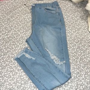 Ripped stretchy jeans